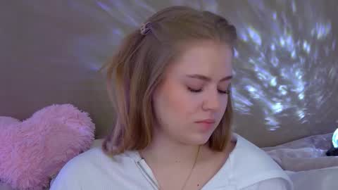 SelinSwarovski online show from October 3, 2025, 6:16 pm