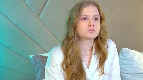 SelinSwarovski online show from April 3, 2026, 4:38 pm