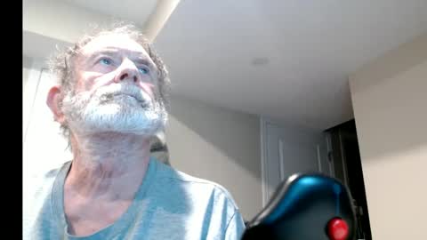 selkie2s online show from September 15, 2025, 8:14 am