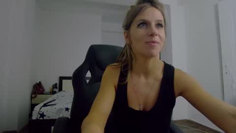 sellena_angel online show from October 17, 2025, 9:17 pm