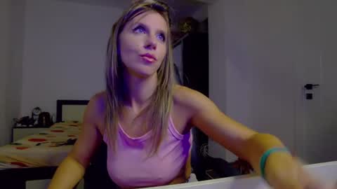 Snapshot of sellena_angel chatting on July 25, 2026, 4:59 pm sellena_angel online show from July 25, 2026, 4:59 pm