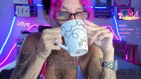 Selvaggia Del Caribe online show from May 25, 2026, 6:47 pm