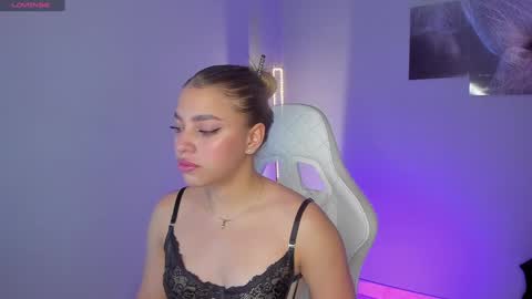 Snapshot of selyn_ chatting on December 4, 2024, 2:04 pm Selyn online show from December 4, 2024, 2:04 pm