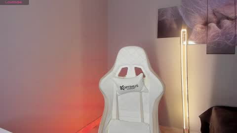 Snapshot of selyn_ chatting on December 5, 2024, 3:28 pm Selyn online show from December 5, 2024, 3:28 pm