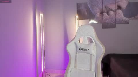 Snapshot of selyn_ chatting on December 12, 2024, 12:55 pm Selyn online show from December 12, 2024, 12:55 pm