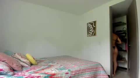 Snapshot of selyn_ chatting on September 12, 2025, 3:12 pm Selyn online show from September 12, 2025, 3:12 pm