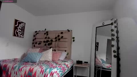 Snapshot of selyn_ chatting on October 25, 2025, 9:09 pm Selyn online show from October 25, 2025, 9:09 pm