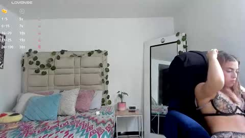 Snapshot of selyn_ chatting on November 3, 2025, 1:45 pm Selyn online show from November 3, 2025, 1:45 pm