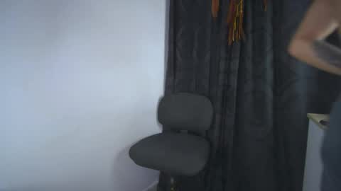 sem_alas online show from April 21, 2026, 1:42 am