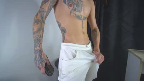 sem_alas online show from April 23, 2026, 3:52 am