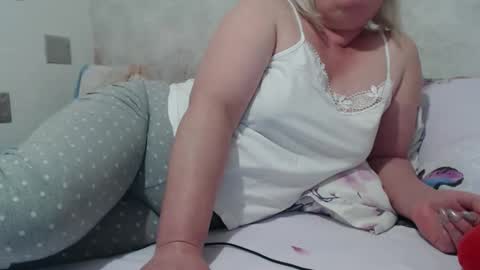 Lenna online show from December 13, 2024, 12:39 pm