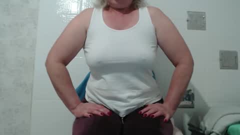 Lenna online show from November 25, 2025, 9:20 am