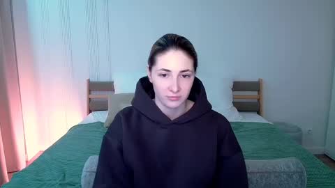 sensitiveheartt online show from April 22, 2026, 7:59 pm