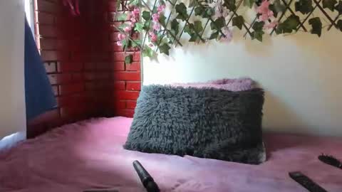 Snapshot of sensual_crital chatting on February 19, 2026, 6:48 pm cristal online show from February 19, 2026, 6:48 pm