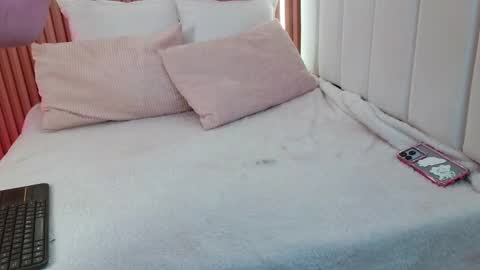 Sensual Kim77 online show from March 24, 2026, 12:43 pm