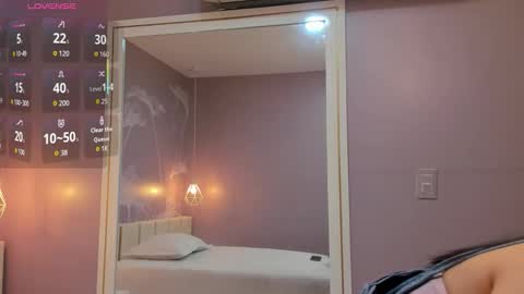 Sophie     online show from September 25, 2025, 10:19 am