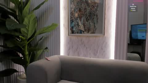 Sophie     online show from November 6, 2025, 10:16 am