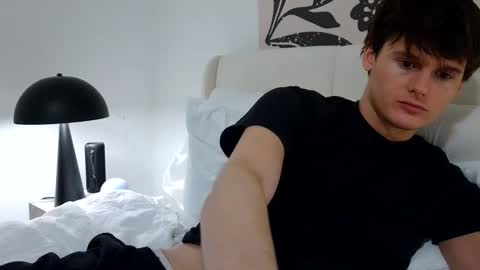 Cam online show from November 21, 2025, 2:32 am