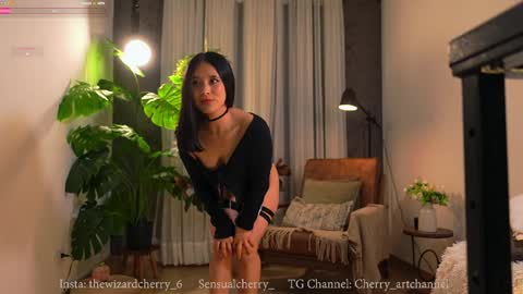 Maria- OF sensual bee online show from April 1, 2026, 12:33 am