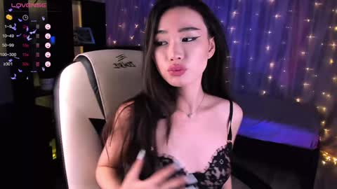 Kiki online show from December 6, 2024, 7:45 pm