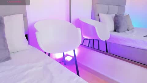 Jeen  online show from April 16, 2026, 9:39 pm