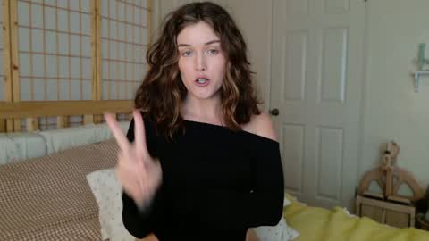 Julia  online show from May 15, 2026, 7:54 pm