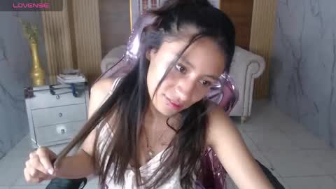 serabella_s online show from December 3, 2025, 9:02 pm