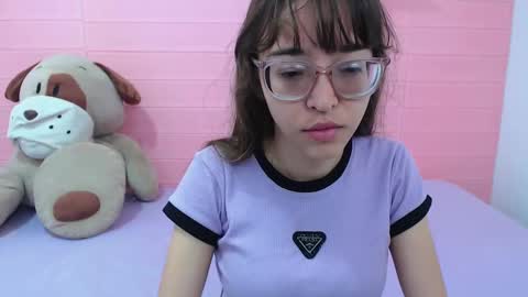 serafina_ online show from January 8, 2025, 12:15 pm