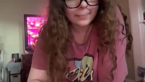 Snapshot of seraphinavelvet chatting on April 24, 2026, 11:07 pm Seraphina online show from April 24, 2026, 11:07 pm