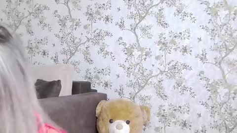 serayarose_ online show from October 12, 2025, 10:03 am