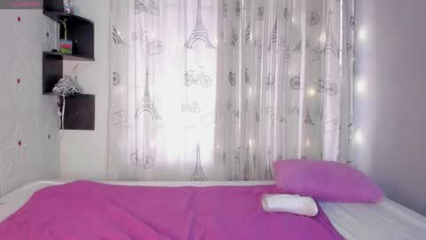 Serena  online show from December 22, 2025, 12:02 pm