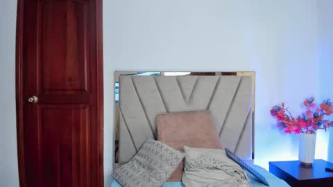 serenaaveline online show from September 25, 2025, 10:35 pm