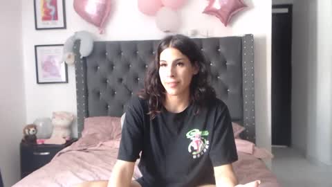 sararoussee online show from February 28, 2025, 7:46 pm