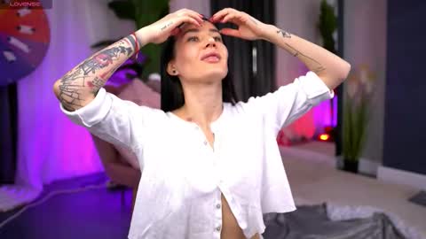 Serena online show from October 21, 2025, 10:05 am