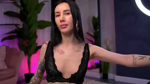 Serena online show from November 17, 2025, 10:43 am