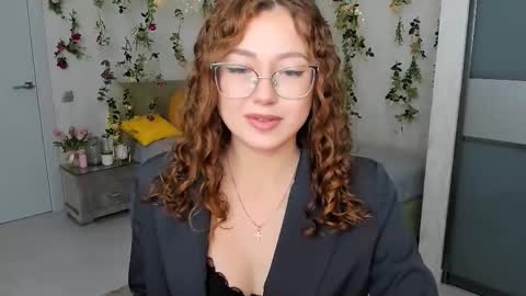 Ophelia online show from October 19, 2025, 4:07 pm