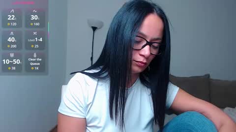 SereneSophi online show from November 21, 2025, 3:05 am