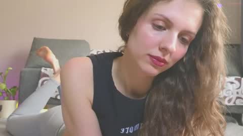 Snapshot of sereta_fin chatting on April 30, 2026, 10:43 am Hey Guys and Girls non-binary personalities Im Sereta online show from April 30, 2026, 10:43 am