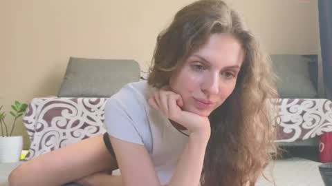 Snapshot of sereta_fin chatting on May 4, 2026, 11:39 am Hey Guys and Girls non-binary personalities Im Sereta online show from May 4, 2026, 11:39 am