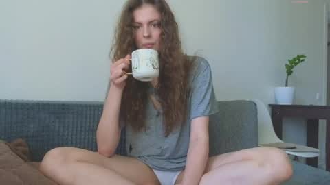 Snapshot of sereta_fin chatting on May 25, 2026, 10:32 am Hey Guys and Girls non-binary personalities Im Sereta online show from May 25, 2026, 10:32 am