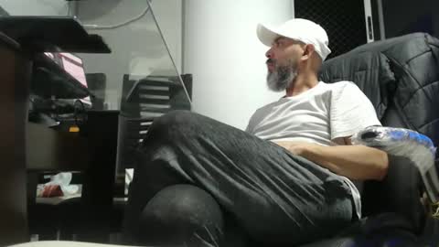 Snapshot of serioyhetero19 chatting on November 28, 2025, 12:02 am hetero serio discreto online show from November 28, 2025, 12:02 am