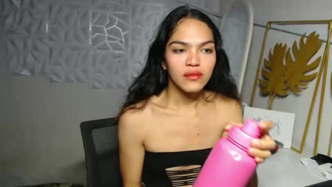 Bella online show from November 16, 2025, 7:41 pm