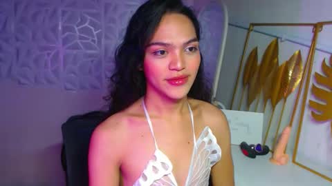 Bella online show from December 4, 2025, 8:17 pm