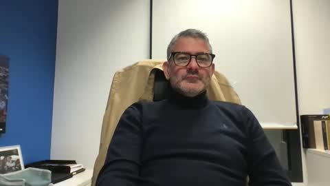 sesamechris92 online show from November 21, 2025, 4:49 pm