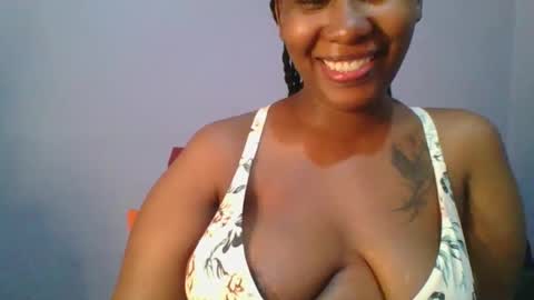 Snapshot of sexie_curvie chatting on September 12, 2025, 5:13 pm Maggie online show from September 12, 2025, 5:13 pm