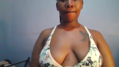 Snapshot of sexie_curvie chatting on September 26, 2025, 4:16 am Maggie online show from September 26, 2025, 4:16 am