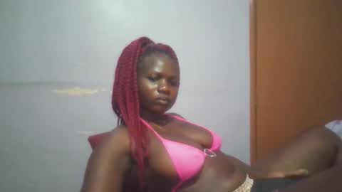 Snapshot of sexie_curvie chatting on September 28, 2025, 8:25 pm Maggie online show from September 28, 2025, 8:25 pm