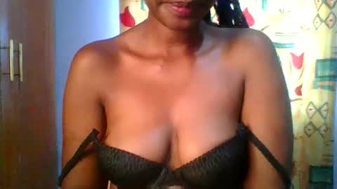 Snapshot of sexie_curvie chatting on November 11, 2025, 11:10 am Maggie online show from November 11, 2025, 11:10 am