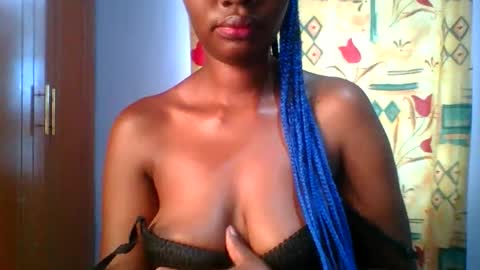 Snapshot of sexie_curvie chatting on November 12, 2025, 5:08 am Maggie online show from November 12, 2025, 5:08 am