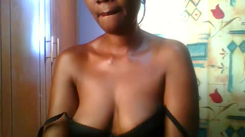 Snapshot of sexie_curvie chatting on November 15, 2025, 12:23 pm Maggie online show from November 15, 2025, 12:23 pm